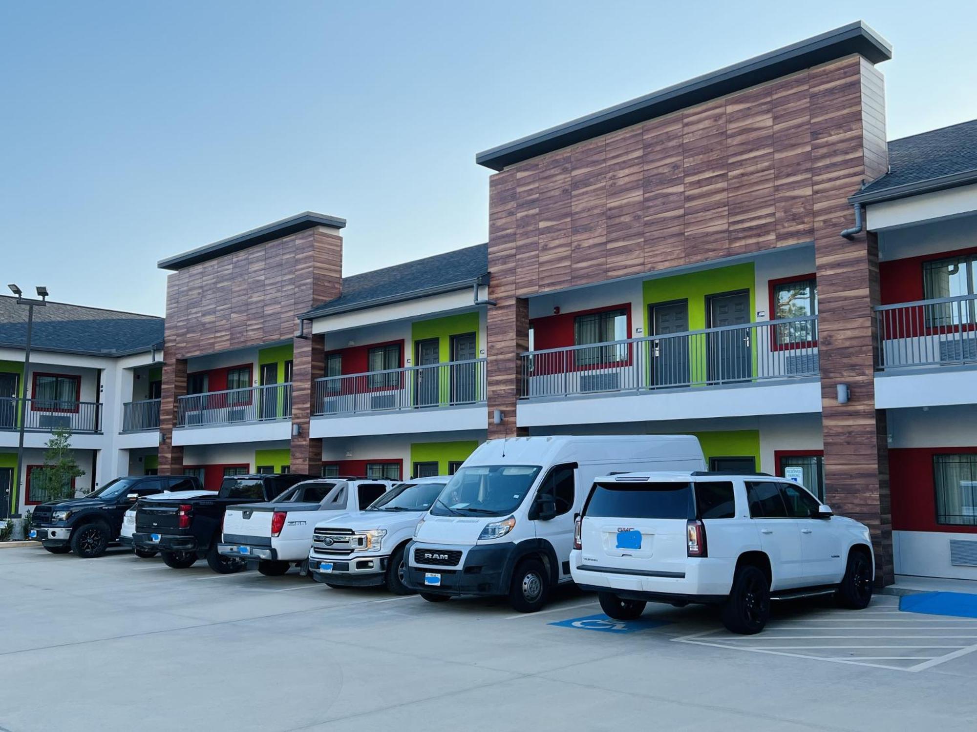 Americas Best Value Inn & Suites Kingwood Iah Airport Humble Exterior photo