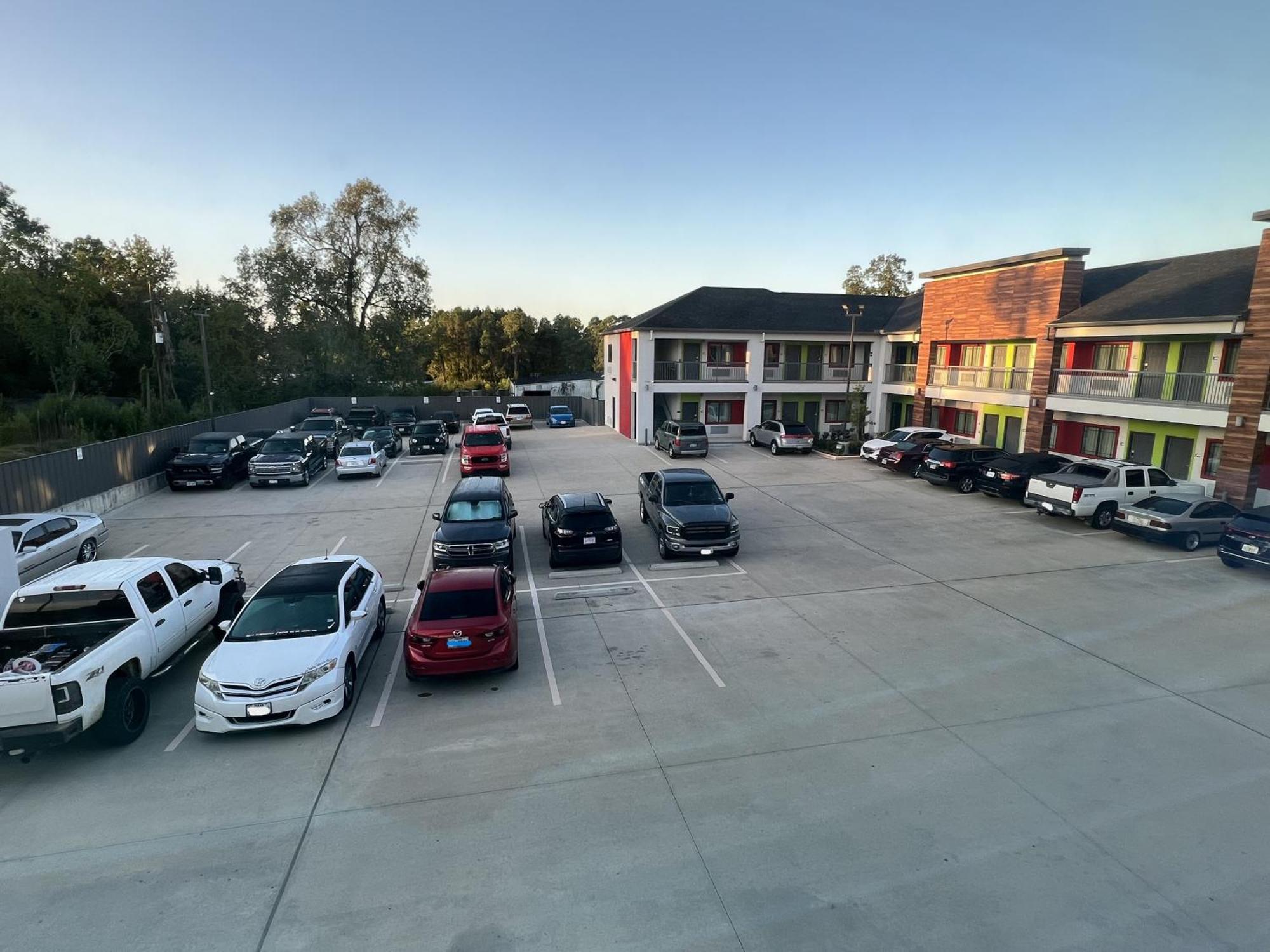 Americas Best Value Inn & Suites Kingwood Iah Airport Humble Exterior photo